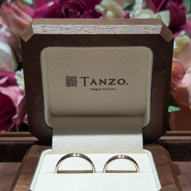 【TANZO.(鍛造指輪)の口コミ】 太さのわりにギラついていない、シャンパンゴールドの指輪で、主張が強す…