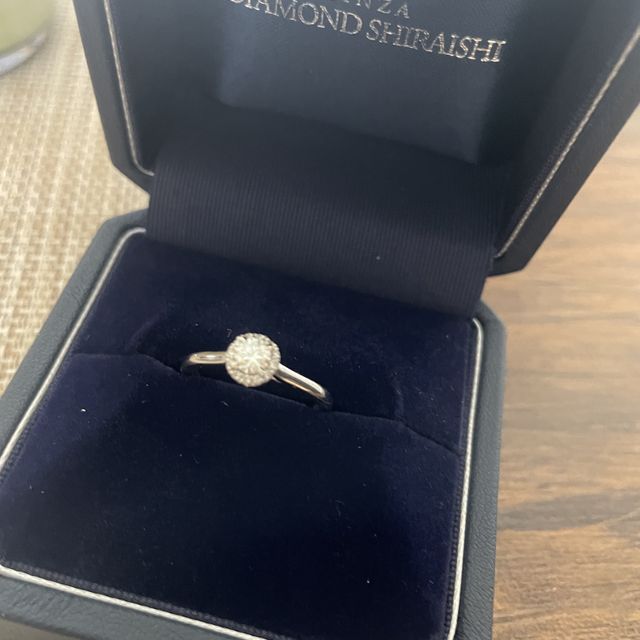 【銀座ダイヤモンドシライシの口コミ】 デザインもかわいらしく、お花モチーフなところがまた可愛い！個人的にピ…