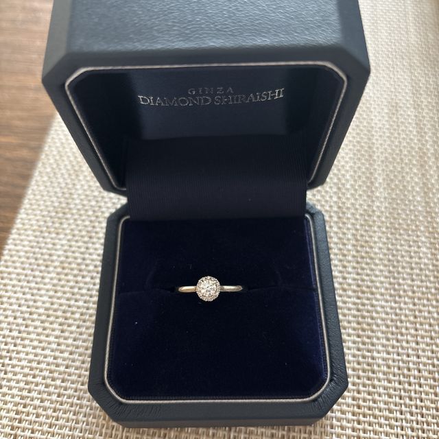 【銀座ダイヤモンドシライシの口コミ】 ダイヤモンドの大きさはそこまで大きくないものを選びましたが、組み合わ…