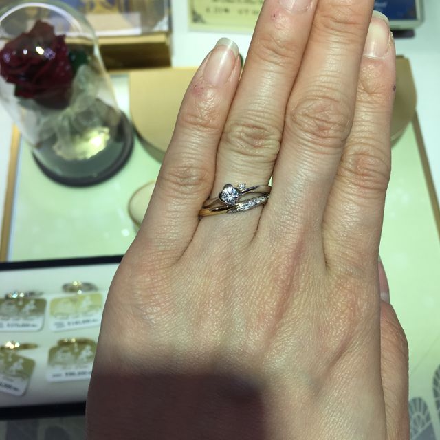 【Beauty and the Beast(ディズニー美女と野獣)の口コミ】 お店に入ると、まず黄色のドレスが目にとまりました。そのすぐ側に美女と…