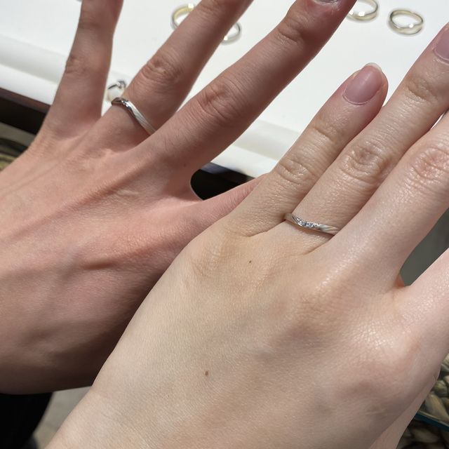 【杢目金屋(もくめがねや)の口コミ】 ストレート、ウェーブ、V字をそれぞれ試着させていただきその中で一番しっ…