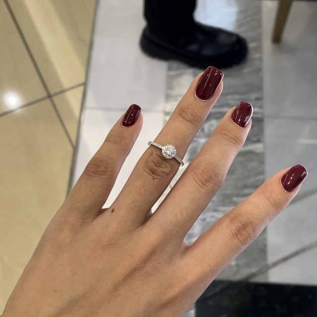 【グラフ(GRAFF)の口コミ】 真ん中のダイヤが大きすぎず、でも、ちゃんと存在感があるところ。ここに…