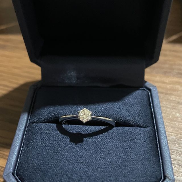 【TRECENTI(トレセンテ)の口コミ】 シンプルなデザインであり、結婚指輪が他のブランドでも重ねづけしやすい…