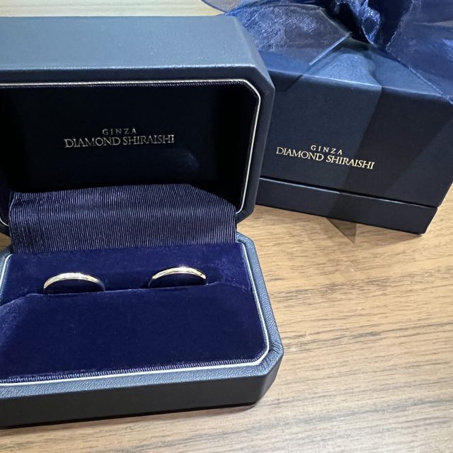 【銀座ダイヤモンドシライシの口コミ】 ダイヤ3粒だけどカットの仕方でとても綺麗にみえる。シンプルで普段使いに…