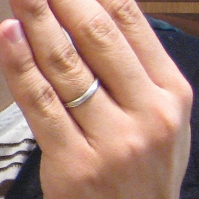 【JEWELRY  KAMATA(ジュエリーかまた)の口コミ】 ねじれと中央のデザインが特徴的なリングです。
店頭でディスプレイされて…