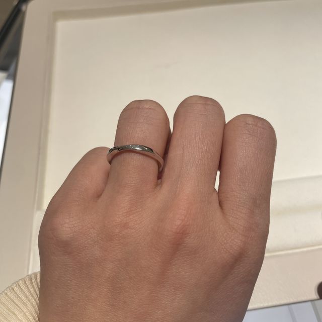 【グラフ(GRAFF)の口コミ】 シンプルながらもひねりのデザインが個性的すぎないポイントになっていて…