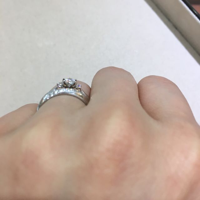 【俄(にわか)の口コミ】 本当にたくさんの指輪を試着しましたが、結婚指輪は綺羅が一番しっくりき…