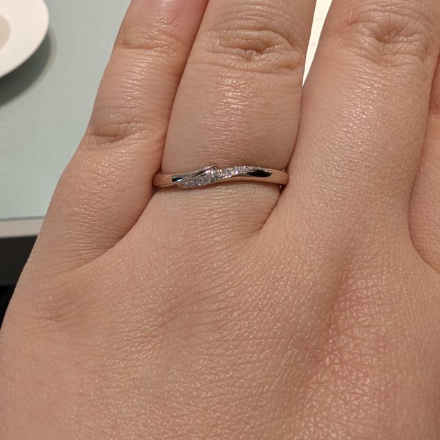 【アイプリモ(I-PRIMO)の口コミ】 初めは指輪はストレートな形状で幅太めを希望していたのですが、パーソナ…