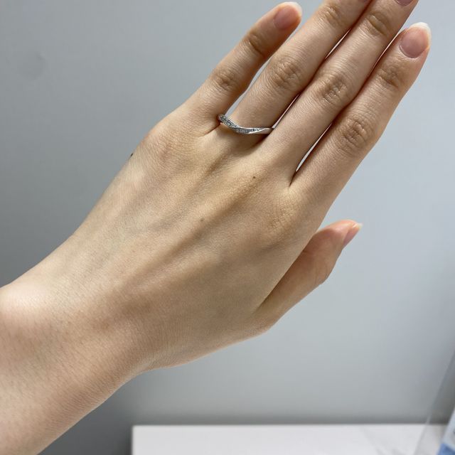 【TRECENTI(トレセンテ)の口コミ】 キラキラしたものがよく、そして真っ直ぐのラインではなく、少しデザイン…