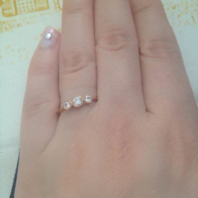 【ティファニー(Tiffany & Co.)の口コミ】 この指輪にした決めては、まず私が一粒ダイヤがどーんと真ん中に着いてい…