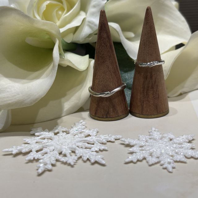 【アイプリモ(I-PRIMO)の口コミ】 北斗七星と北極星をモチーフにしている指輪で、女性側には表にダイヤが7つ…