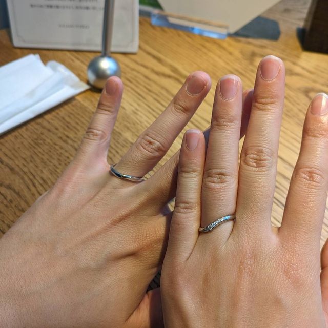 【TOMOE(トモエ)の口コミ】 ダイヤモンドの入ったデザインを探しており、こちらを試着しました。プラ…