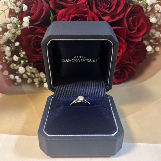 【銀座ダイヤモンドシライシの口コミ】 ダイアモンドを包む爪が6個あってバランスがいいところがおすすめです。
…