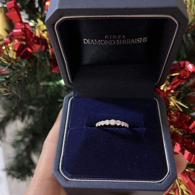 【銀座ダイヤモンドシライシの口コミ】 見た目がダイヤモンドいっぱいで可愛いです！
つけた時どこにいてもキラキ…