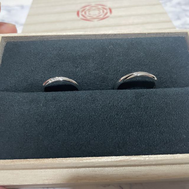【出雲結(いずもゆい)の口コミ】 シンプルな中にも美しさがあって、斜めに埋め込まれているダイヤモンドが…