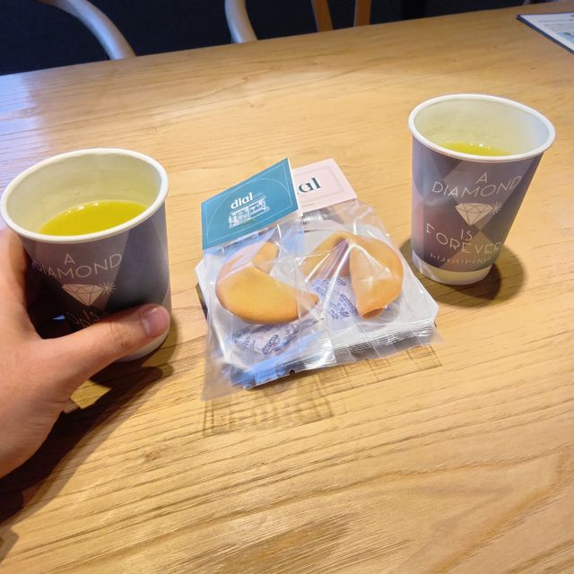 【BONDS(ボンズ)の口コミ】 デザインはシンプル
色味がやや金色に近い
価格が懐に優しい
色が落ち着い…