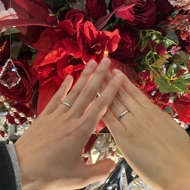 【ROYAL ASSCHER(ロイヤル・アッシャー)の口コミ】 シンプルで毎日つけやすいデザインを求めていたのと、一生付けていくもの…