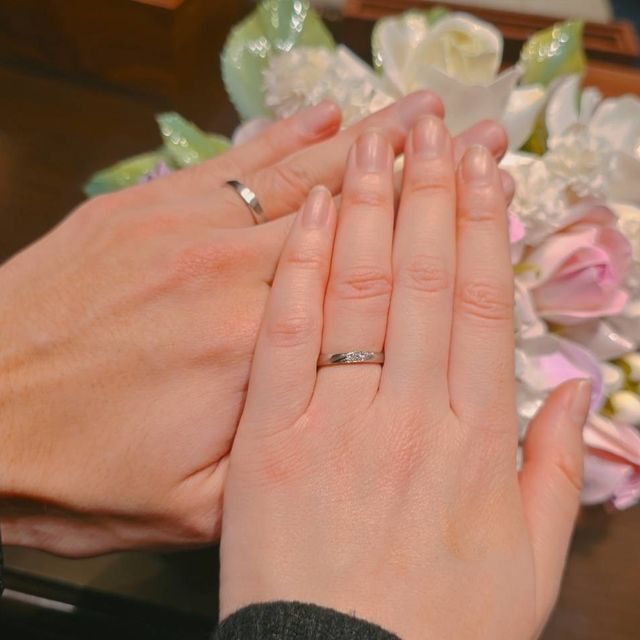 【TANZO.(鍛造指輪)の口コミ】 キラリと輝く3点のダイヤが魅力的で、サイドのマット加工もよりダイヤの輝…