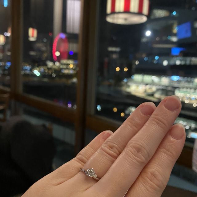 【HOSHI no SUNA 星の砂(ほしのすな)の口コミ】 指輪の隣に2つ小さなダイヤモンドが付いているデザインはよくありますが、…