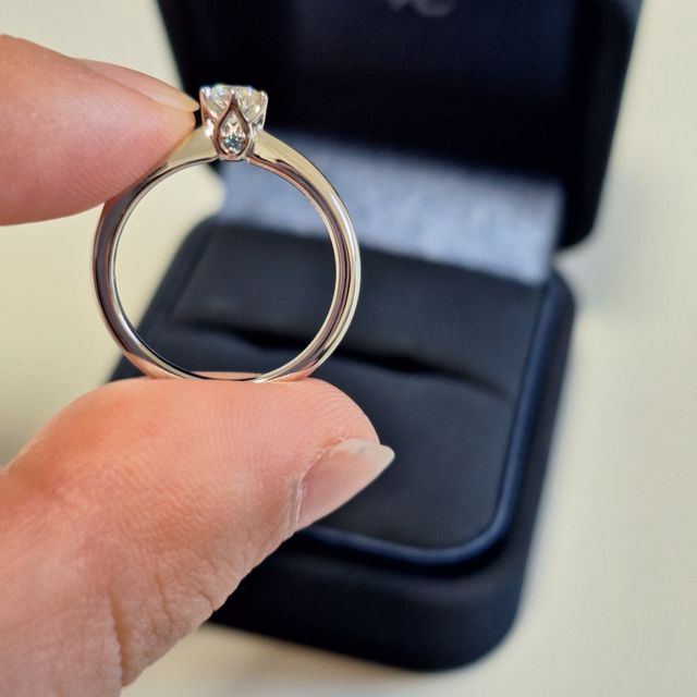 【4℃ BRIDAL(ヨンドシーブライダル)の口コミ】 結婚指輪
·色褪せないデザインだけど、ちょっと遊び心がある
&midd…