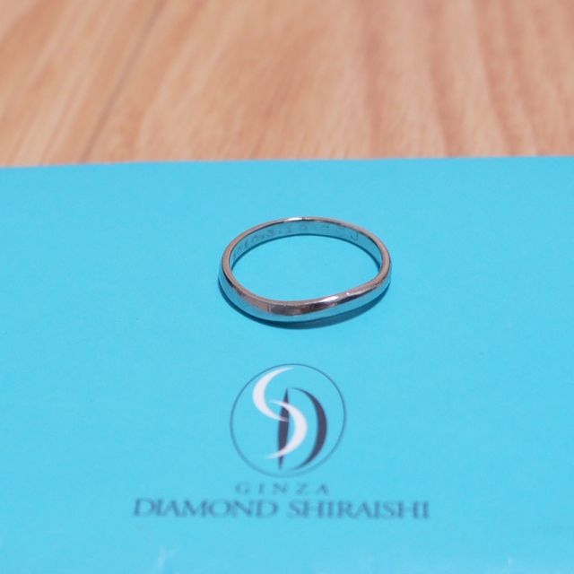 【銀座ダイヤモンドシライシの口コミ】 先に妻の結婚指輪を決め、その商品の男性バージョンを選びました。接客業…
