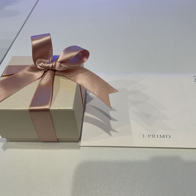 【アイプリモ(I-PRIMO)の口コミ】 女性の指輪のダイヤがキラキラしていてゴージャス感がある。
男性の指輪も…