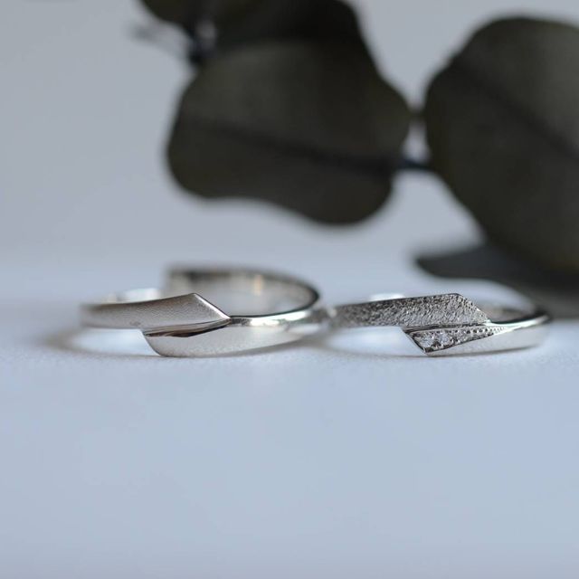 【CRAFY(クラフィ)の口コミ】 デザインは人と被らない感じにしたくて、2本が重なっているように見える、…