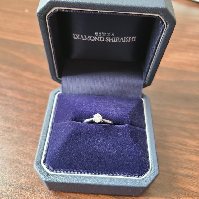 【銀座ダイヤモンドシライシの口コミ】 シンプルなデザインが好みだったので今回、ホワイトリリーというリングを…
