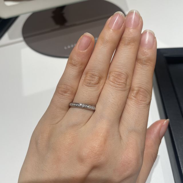 【ラザール ダイヤモンド(LAZARE DIAMOND)の口コミ】 とにかくキラキラで手元を見るだけで笑顔になります！
ハーフエタですが、…