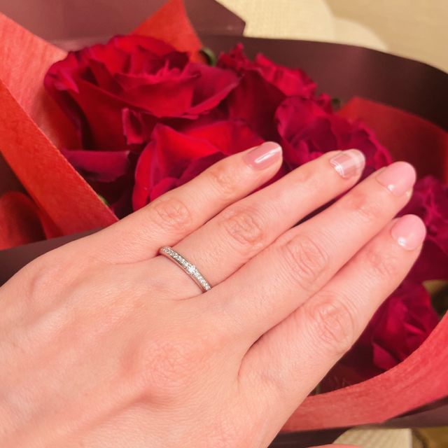 【ラザール ダイヤモンド(LAZARE DIAMOND)の口コミ】 とにかくキラキラで手元を見るだけで笑顔になります！
ハーフエタですが、…