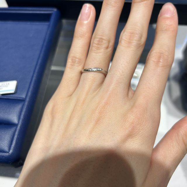 【銀座ダイヤモンドシライシの口コミ】 シンプルなデザインを探していました。銀座ダイアモンドシライシは最初に…