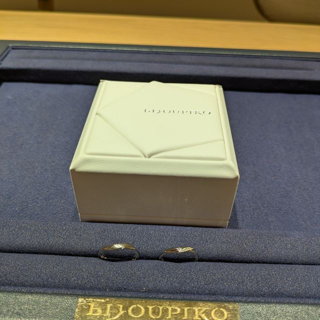 【TOWA(永遠)の口コミ】 シンプルですが指がキレイに見えるデザインに惹かれました。
ウェーブのデ…