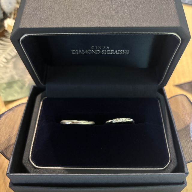【銀座ダイヤモンドシライシの口コミ】 ウェーブのかかったデザインで、手が綺麗に見えます。
また、ダイヤモンド…