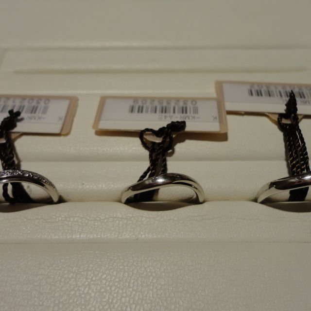 【ROCCA(ロッカ)の口コミ】 少し厚みがあって、しっかりした作りになっています。太目のデザインで指…