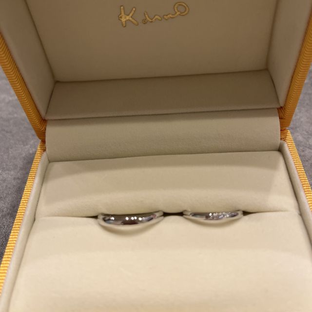 【ケイウノ ブライダル(K.UNO BRIDAL)の口コミ】 デザインはもちろん、イニシャル、ペットの彫刻も入れて下さり、裏側にお…