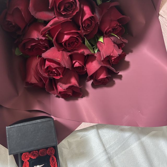 【エクセルコダイヤモンド(EXELCO DIAMOND)の口コミ】 とても輝いています。どの角度からみてもキラキラるし、ダイヤの形がしっ…