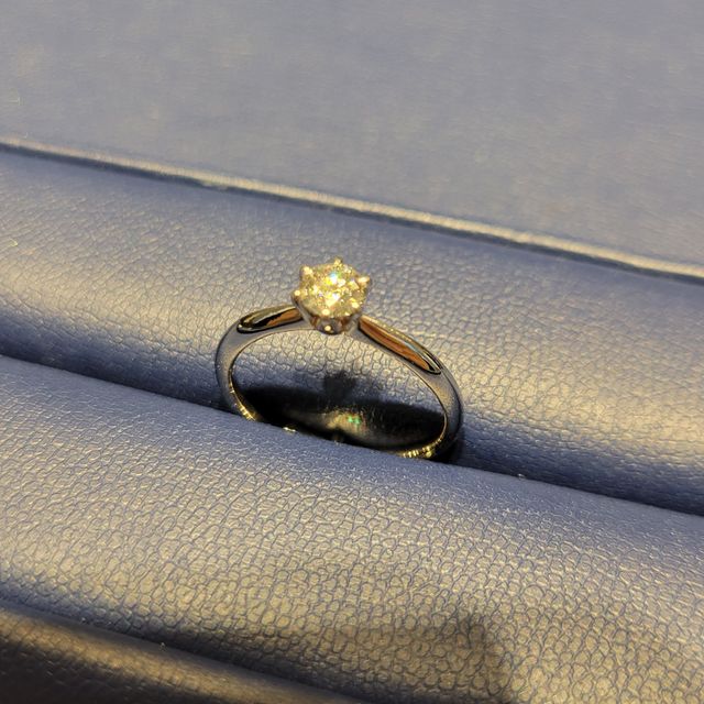 【銀座ダイヤモンドシライシの口コミ】 ダイヤモンドの品質が良く品質について教えてもらったが、とても質の良い…