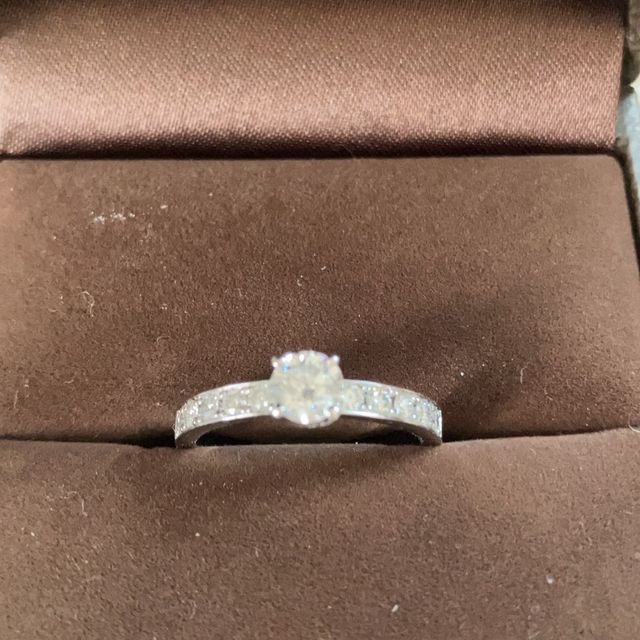 【ついぶ工房の口コミ】 プラチナのただの棒が綺麗に磨き上げられ、傷も見当たらない美しいリング…