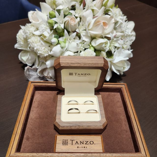 【TANZO.(鍛造指輪)の口コミ】 指輪のデザインは鍛造製法でオール鏡面のデザインで鍛造製法を十分に愠ん…
