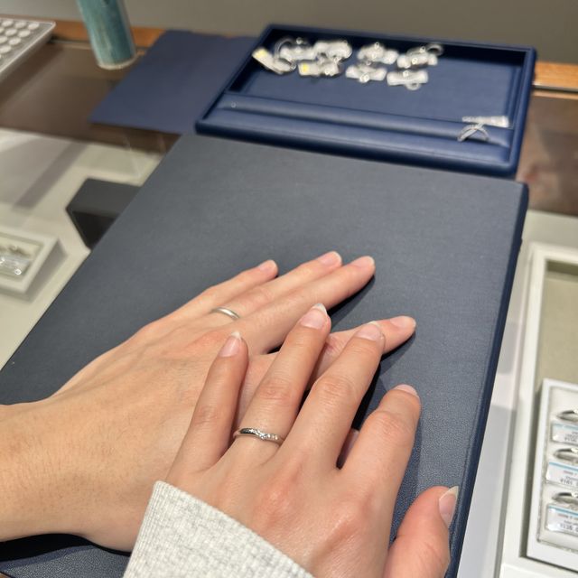 【銀座ダイヤモンドシライシの口コミ】 シンプルで長く使える、ダイヤモンドも派手すぎず良かった
男性もビジネス…