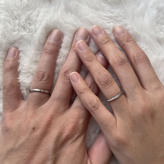 【銀座ダイヤモンドシライシの口コミ】 妻はウェーブデザインでダイヤが散りばめられております。指輪自体は細過…