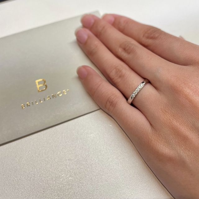 【BRILLIANCE+(ブリリアンスプラス)の口コミ】 シンプルなデザインなものを探していました。はじめは1石のつもりでしたが…