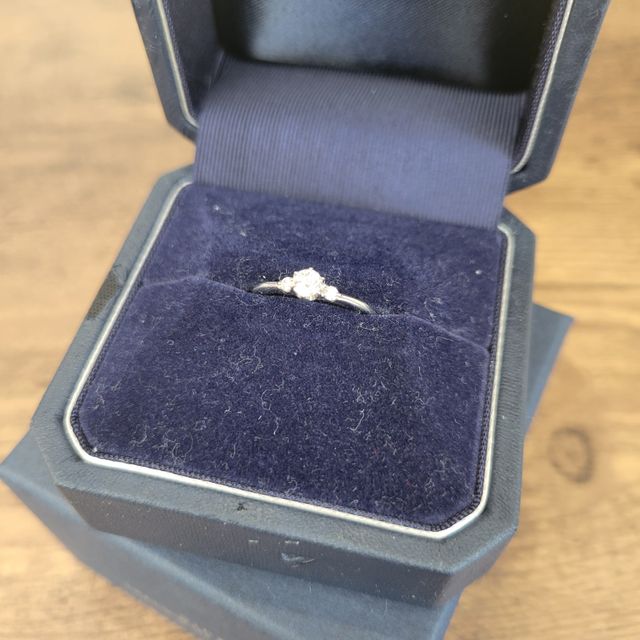 【銀座ダイヤモンドシライシの口コミ】 デザインがすごくすごく可愛くて、キラキラしてとってもお気に入りです。…