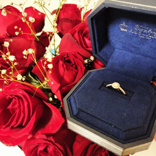 【ROYAL ASSCHER(ロイヤル・アッシャー)の口コミ】 華やかなデザインが好きだったのでゴージャスタイプのデザインを探してい…