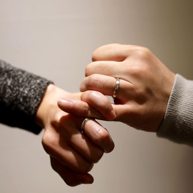 【出雲結(いずもゆい)の口コミ】 シンプルなデザインではありますが、ピンクゴールドのラインやダイヤがア…