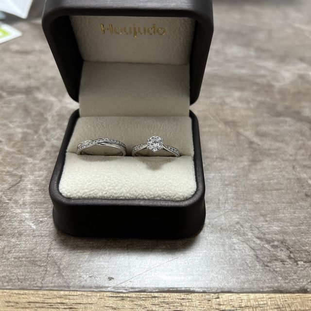 【宝寿堂(ほうじゅどう)の口コミ】 ダイヤが沢山入ってて、存在感もあり輝きが綺麗です。デザインも少し個性…