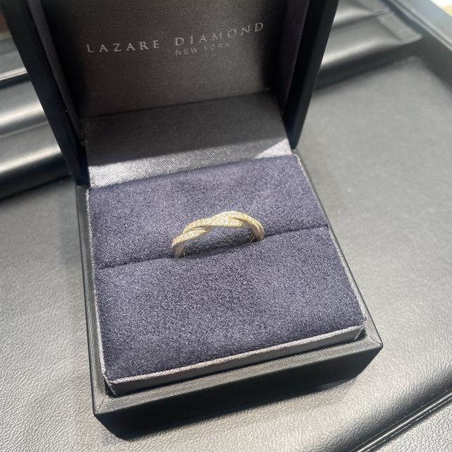 【ラザール ダイヤモンド(LAZARE DIAMOND)の口コミ】 ダイヤモンドが一粒ずつとても美しく光方が段違いです！
アイヴィという指…