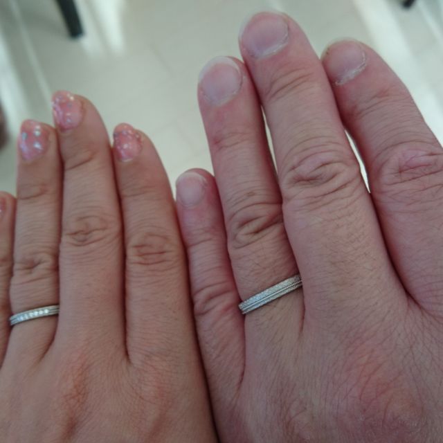 【PILOT BRIDAL(パイロットブライダル)の口コミ】 この指輪シリーズは、デザインがとても独創的で、異なる材質のものを一つ…
