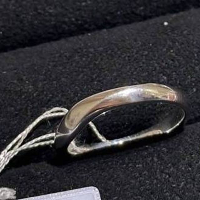 【TRECENTI(トレセンテ)の口コミ】 妻がこちらとペアのダイヤのついたウェーブデザインが気になるとのことで…