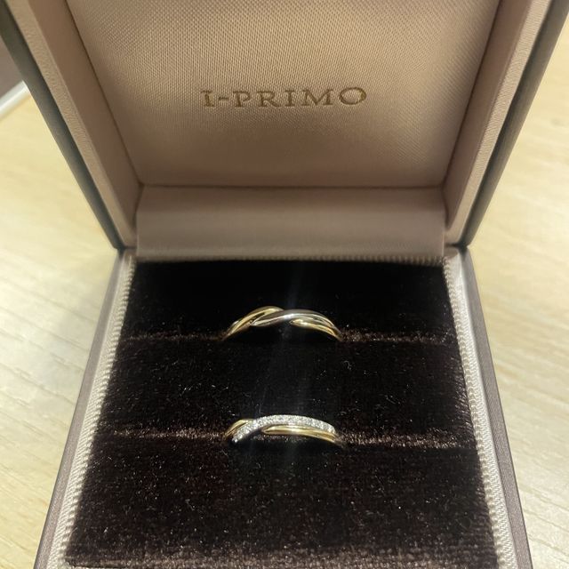 【アイプリモ(I-PRIMO)の口コミ】 ゴールドとシルバーの組み合わせで、交わるようなデザインがとても気に入…